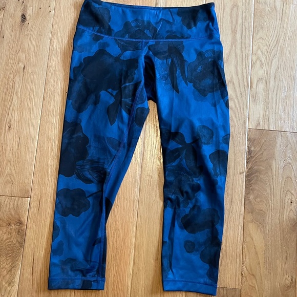 Lululemon crop pants - Picture 2 of 3